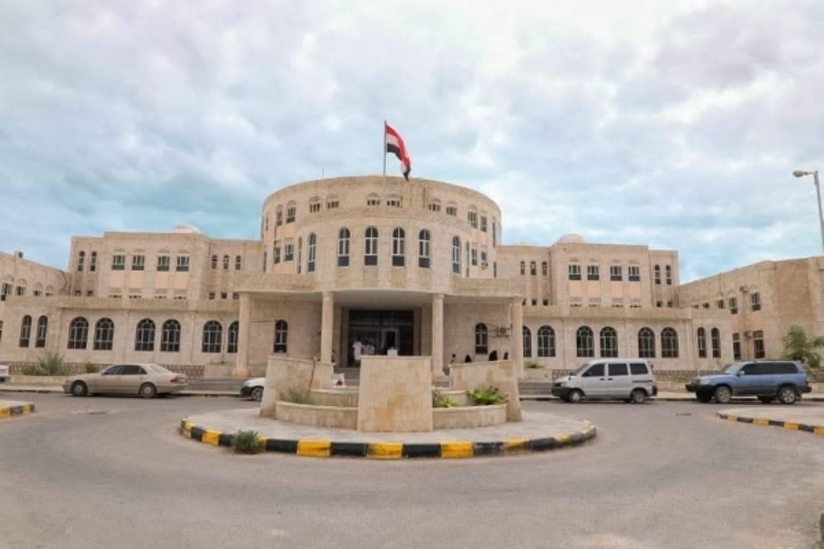 اللجنة الأمنية بالمهرة تصدر بياناً بشأن توقيف الزايدي في منفذ صرفيت