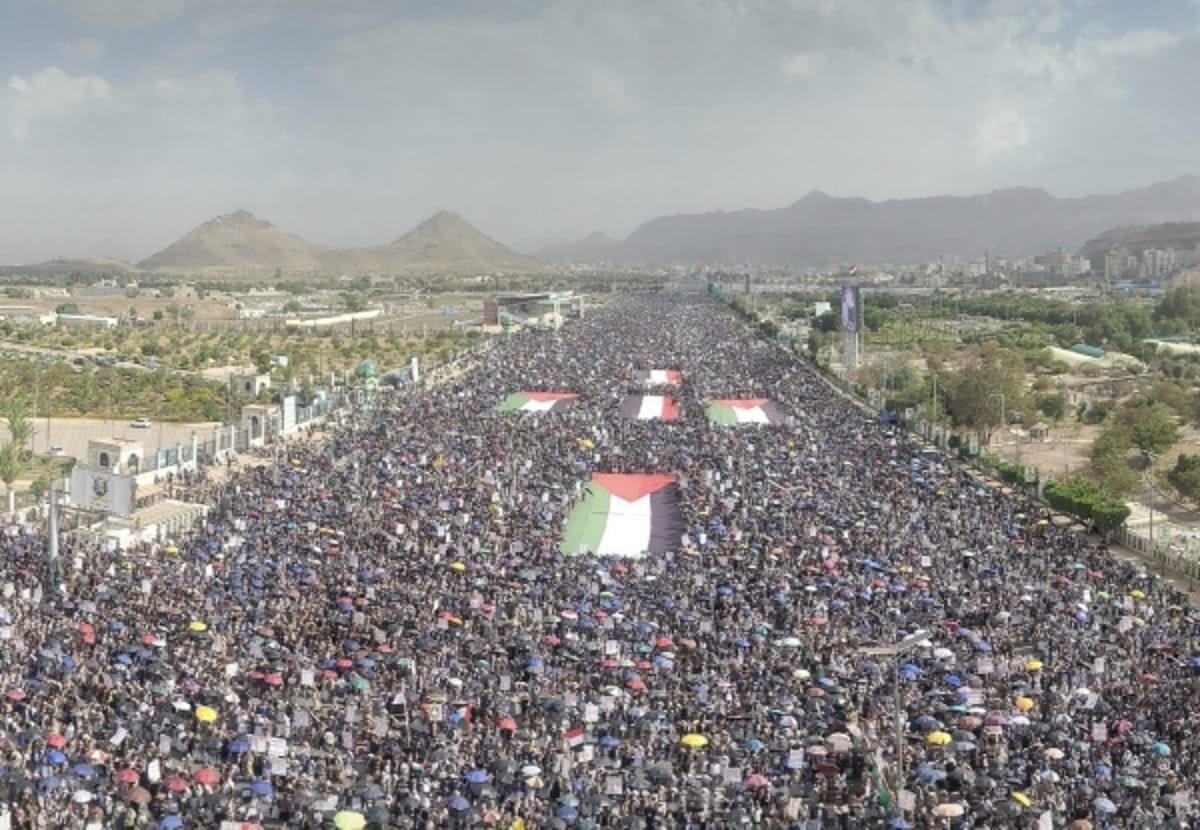 مظاهرات صنعاء تؤكد دعمها المتواصل لغزة وتصعيد العمليات ضد الاحتلال