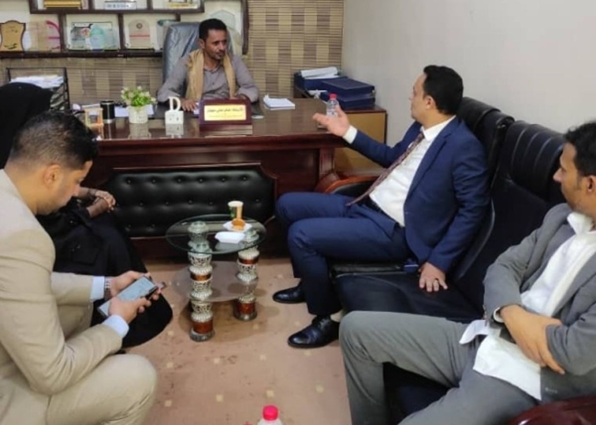 الشؤون الاجتماعية بالمهرة تبحث التعاون مع بنك حضرموت