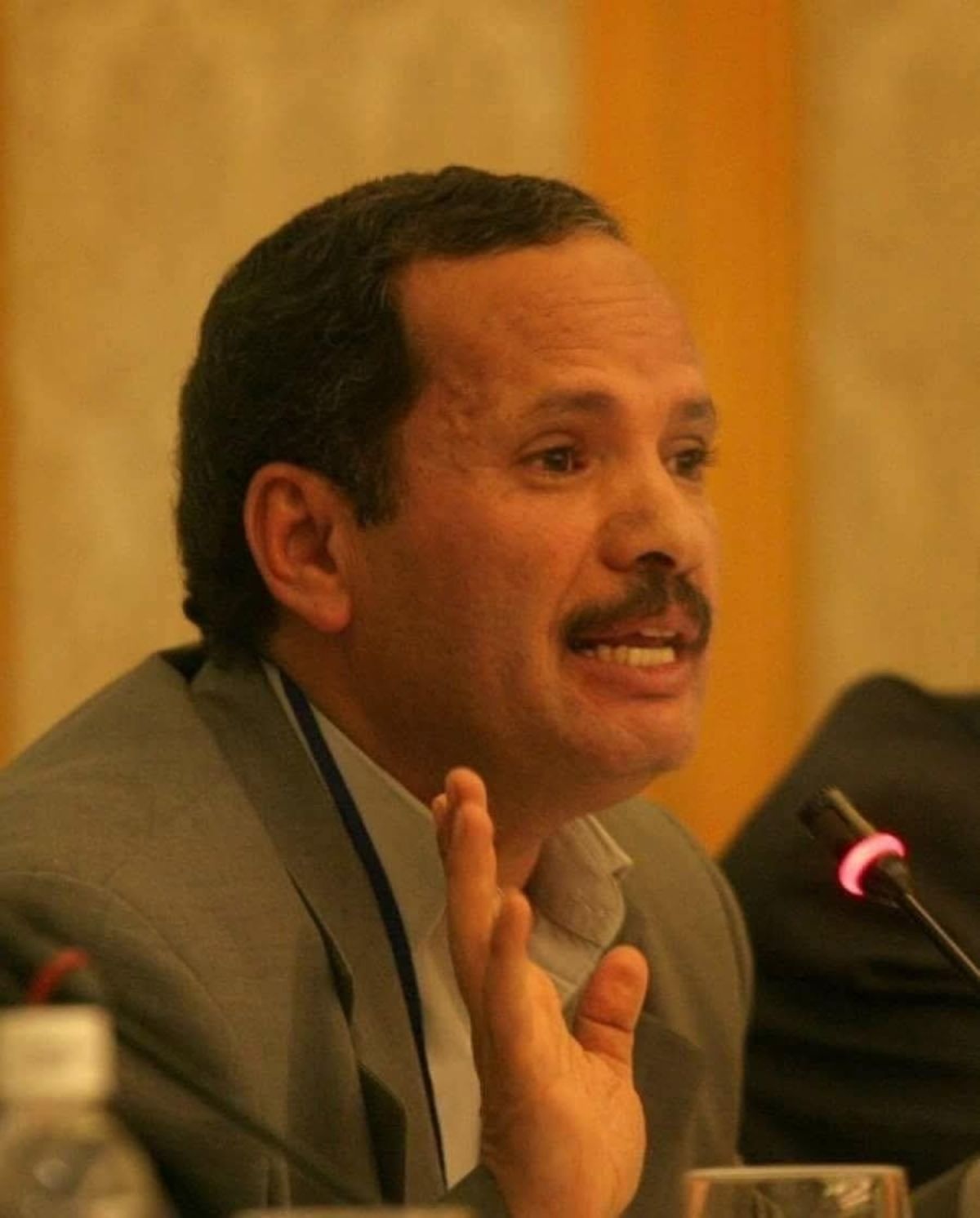 حزن يمني واسع على رحيل الأكاديمي محمد الظاهري.. رائد الفكر السياسي البارز
