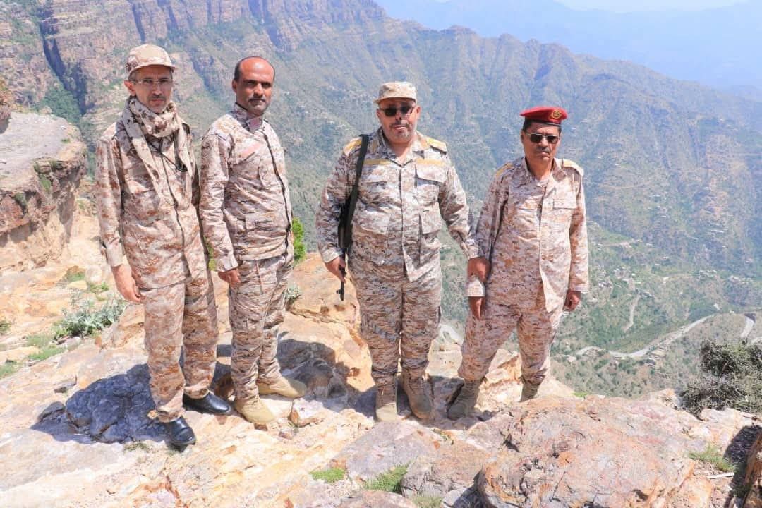 معارك عنيفة في تعز و12 غارة جوية على مواقع الحوثيين