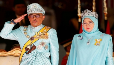 ملك ماليزيا وزوجته