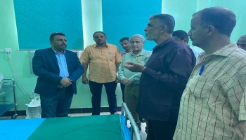 د.علي الوليدي برفقة محافظ لحج أحمد التركي أثناء افتتاح مركز العزل في المحافظة