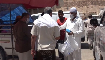 يمنيون يتطوعون لمحاربة كورونا-وكالات