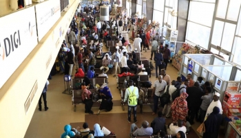 مسافرون سودانيون في مطار الخرطوم_ارشيف