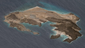 أسوشيتد برس: الإمارات تقوم ببناء قاعدة عسكرية في جزيرة ميون