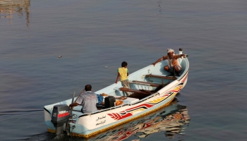 محن كبيرة يواجهها الصيادون باليمن