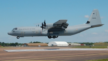 طائرة من طراز C-130 Super Hercules J