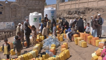 معاناة جلب المياه في اليمن _أرشيف