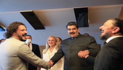الرئيس الفنزويلي يلتقي بممثلي مسلسل عثمان
