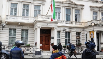 إثر اعتداء على مبنى السفارة الإيرانية في لندن