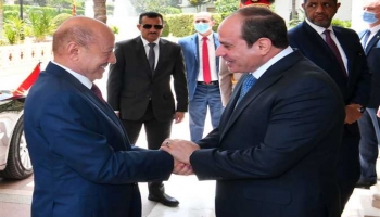 لقاء سابق للرئيس المصري مع رئيس مجلس القيادة الرئاسي رشاد العليمي