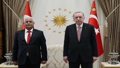 الرئيس التركي رجب طيب أردوغان وسفير اليمن لدى أنقرة محمد طريق - أرشيف