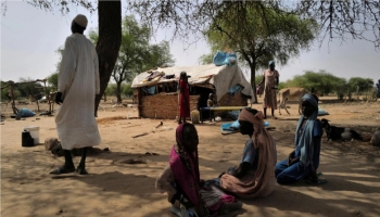 لاجئون سودانيون في موقع مؤقت قرب الحدود مع تشاد، رويترز