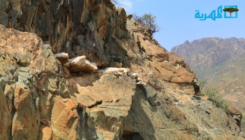 يباع الكيلو جرام من هذه الأحجار بسعر يتراوح بين 1000 - 2000 ريال يمني