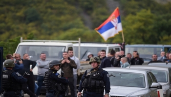 قوات أمنية من كوسوفو تؤمن معبراً برياً مع صربيا