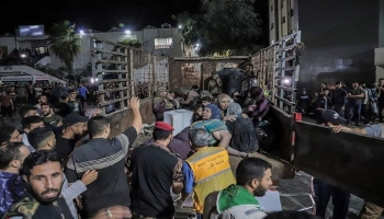أهالي غزة يدفنون ضحاياهم في مقابر جماعية