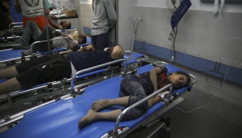 تواجه مستشفيات غزة تحديات عدة بعد استهدافها من قبل الاحتلال ومنعها من أداء عملها في معالجة آلاف الجرحى