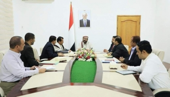 عضو المجلس الرئاسي سلطان العرادة يرأس اجتماعاً لقيادات القطاع الصحي بمارب