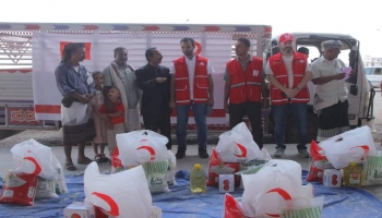 مساعدات تركية لمحتاجين في العاصمة المؤقتة عدن