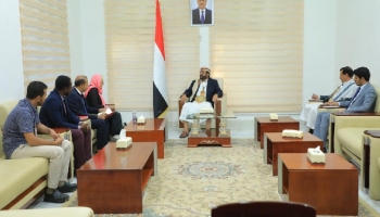 العرادة يدعو الصليب الأحمر إلى الاضطلاع بدور أكبر لاستكمال إنجاز صفقة تبادل الأسرى