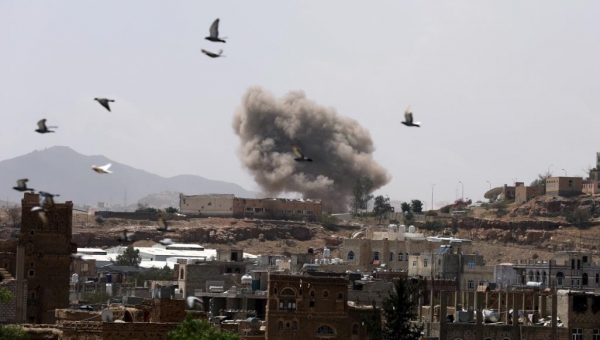 الحوثيون: طيران التحالف يشن 4 غارات جوية على "حرض" بمحافظة حجة