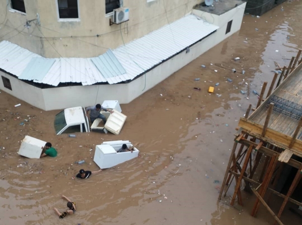 ماتزال سيول الأمطار تهدد عدة محافظات يمنية