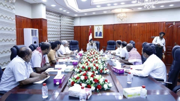 اجتماع المحافظ محمد علي ياسر مع عدد من الأكاديميين في المهرة