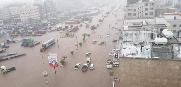 تضرر 76 منزلاً في عدن بشكل "كامل وجزئي" بسبب الأمطار