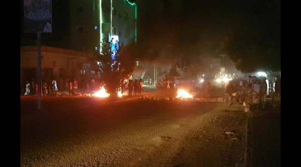 احتجاجات غاضبة في عدن بسبب تدهور الخدمات