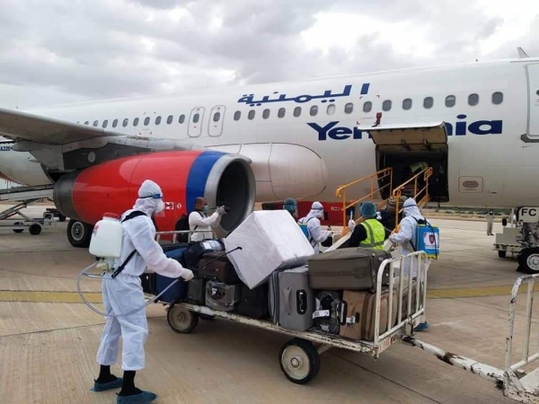 152 راكباً من العالقين اليمنيين يصلون مطار سيئون قادمين من الأردن