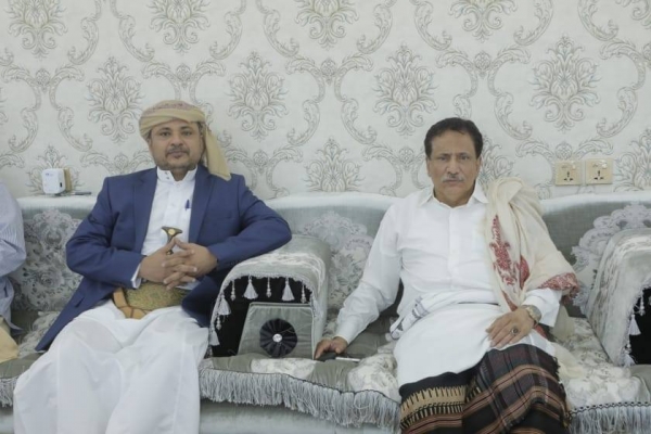 السفير اليمني بسلطنة عمان خالد شطيف بمعية محافظ المهرة محمد علي ياسر
