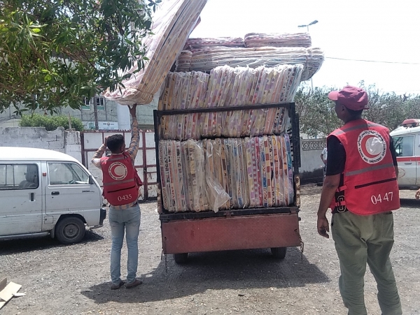 الصليب الأحمر يقدم مساعدات لمراكز الجدر الصحي في الحديدة وريمة