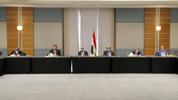 اجتماع حكومي رفيع يحذّر من مخاطر استمرار التمرد المسلح في عدن