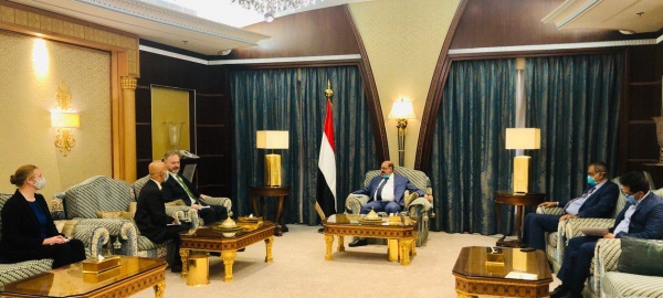 رئيس مجلس النواب خلال لقاء السفير الأمريكي في اليمن