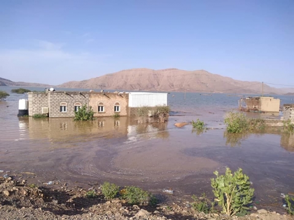 غرق المنازل بسبب سيول الامطار في مأرب