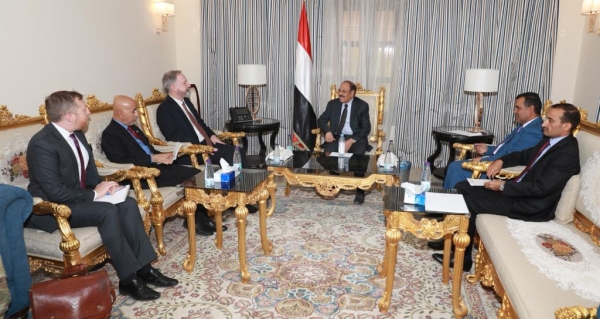 نائب الرئيس خلال لقاءه بالسفير الأمريكي لدى اليمن