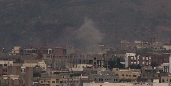 مقتل امرأة وإصابة 11 مدنياً في قصفٍ للحوثيين على أحياء مدنية بتعز