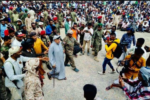 مصادر خاصة: "عبدالله آل عفرار" عاد إلى سقطرى لتثبيت سلطة مليشيات الانتقالي