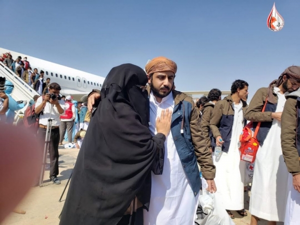 وفد الحوثيين يصل عمّان لعقد مفاوضات حول ملف الأسرى برعاية أممية