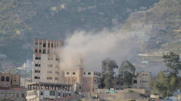 قذائف عشوائية يطلقها الحوثيون باتجاه أحياء مدينة تعز السكنية