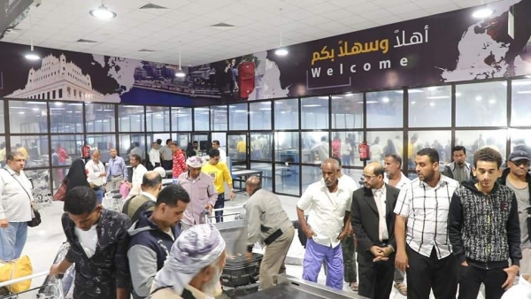 مسافرون في مطار الريان