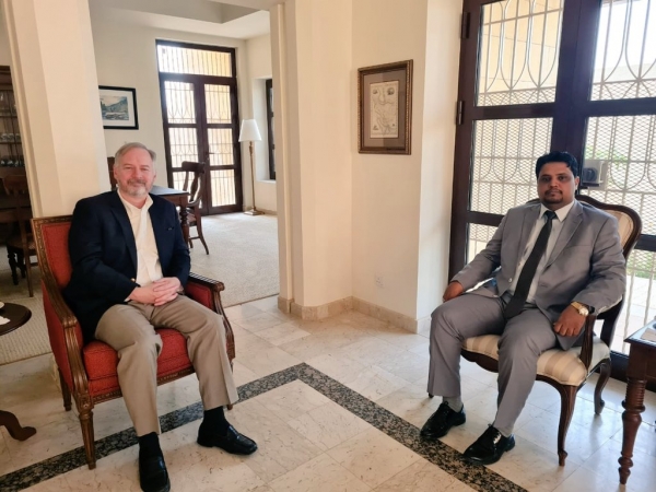 وزير الكهرباء يبحث مع السفير الأمريكي سبل تحسين المنظومة الكهربائية في اليمن