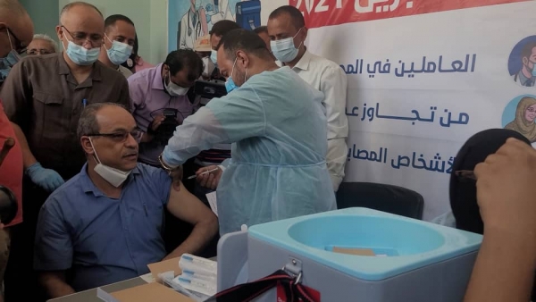 تعز.. مكتب الصحة يدشن حملة اللقاح ضد كورونا