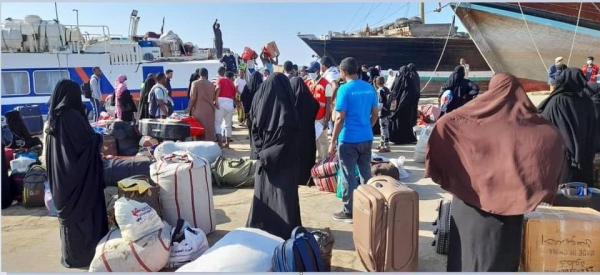 لاجئين يمنيين وعائدين صوماليين يصلون مدينة بربرة الصومالية