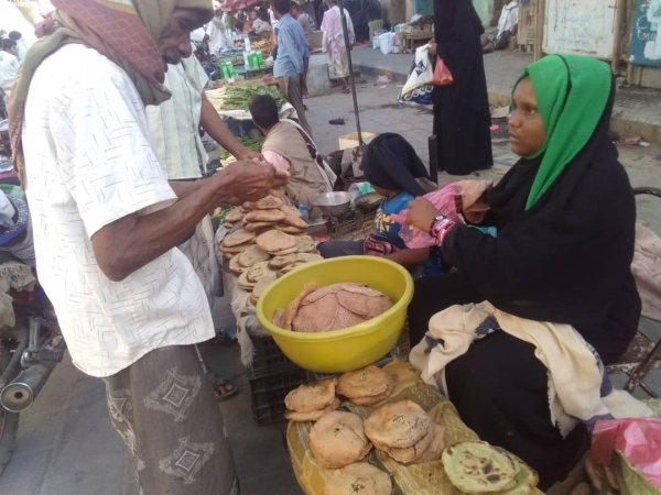 بائعات اللحوح في سوق الحوطة بلحج