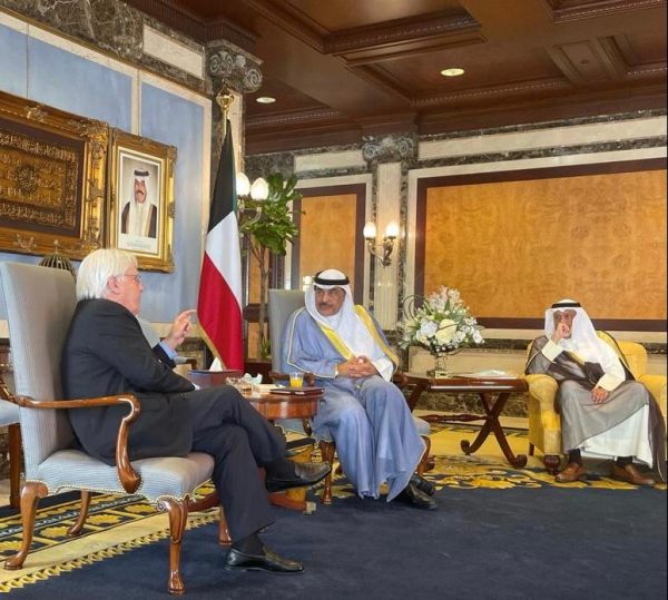 رئيس وزراء الكويت صباح الخالد، والمبعوث الأممي لليمن مارتن غريفيث