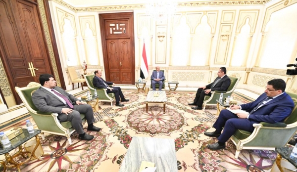 اجتماع الرئيس هادي مع نائبه ورئيس الحكومة
