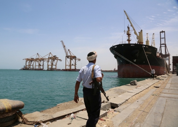 الحكومة اليمنية تتهم الحوثيين بمنع إفراغ سفينة قمح تابعة للغذاء العالمي