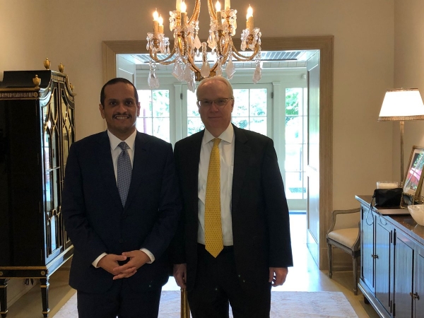 تيم ليندر كينغ ووزير خارجية قطر محمد عبدالرحمن آل ثاني